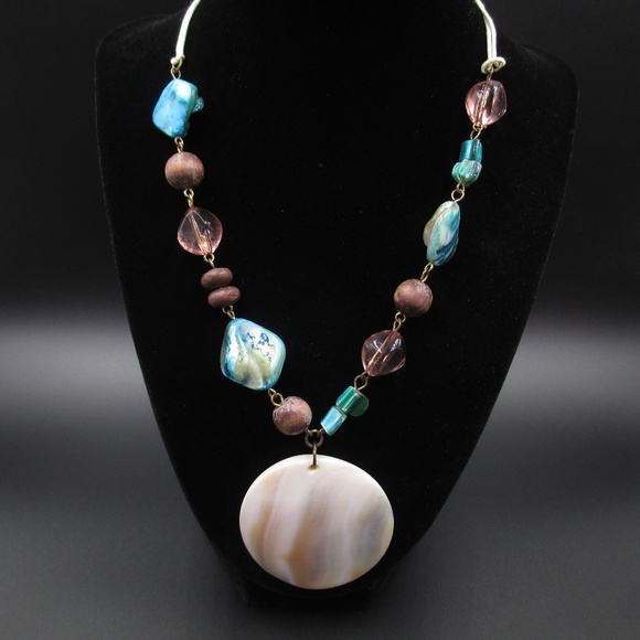 19 Inch Shell Jewelry | Vintage 19 Inch Stunning Shell Pendant Necklace | Poshmark